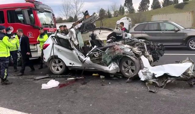 TIR’a arkadan çarptı: 1 ölü 1 yaralı