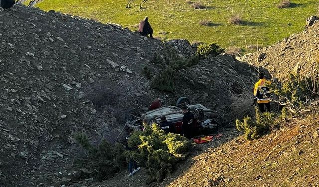 Siirt’te otomobil şarampole devrildi: 1 ölü, 1 yaralı