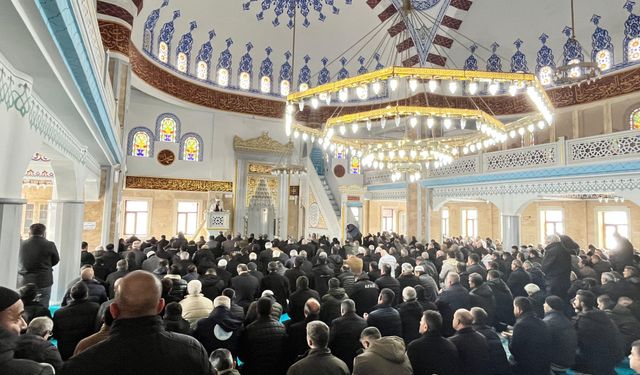 Hakkari’de deprem şehitleri dualarla anıldı