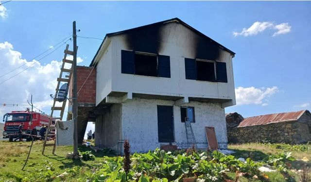 Yaylada 3 kişiyi öldürüp, evi ateşe verdi