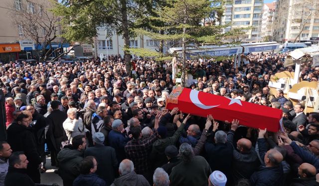 Fatma Nur öğretmen, son yolculuğuna uğurlandı