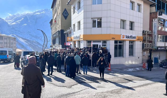 Hakkari’de banka şubelerinde İŞKUR yoğunluğu
