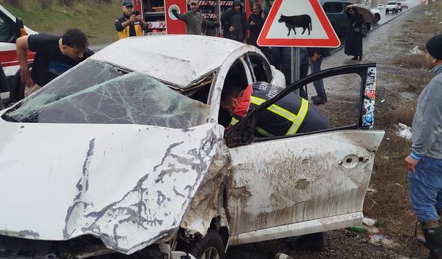 Otomobil devrildi: 1 ölü, 2 yaralı