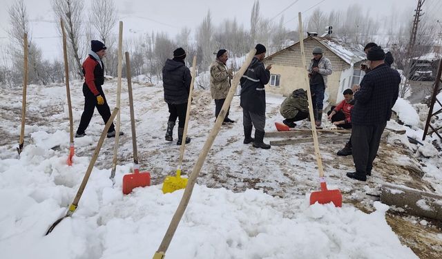 Hakkari’de ahır çöktü: 5 koyun telef oldu