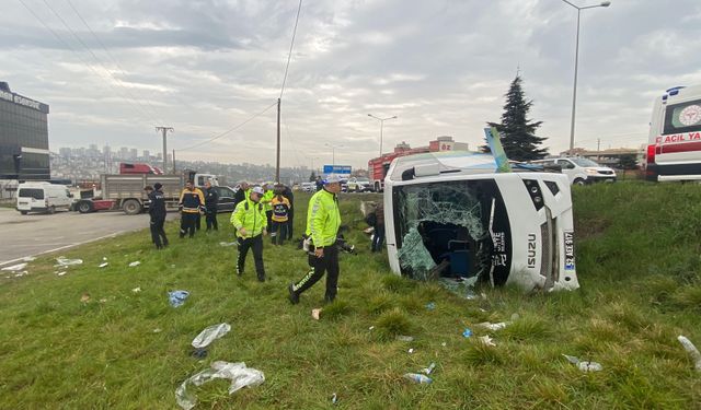 Otobüs yan yattı: 9’u öğrenci, 11 yaralı