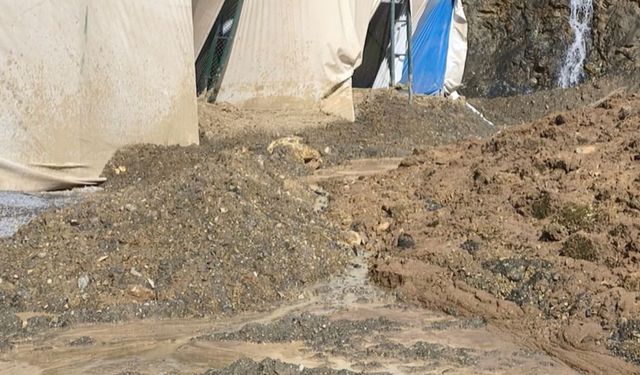 Hakkari’de yağış sonrası heyelan