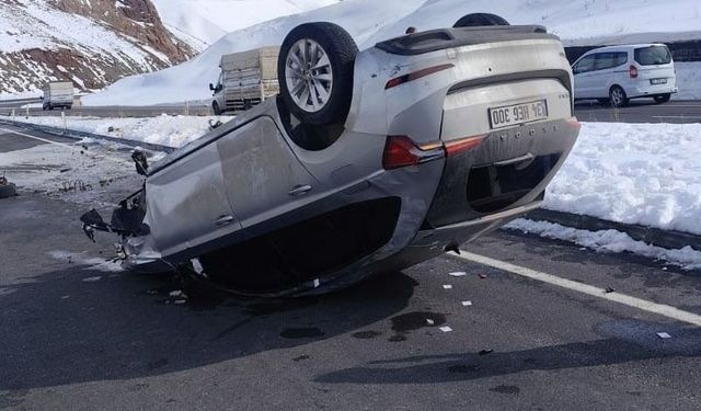 Hakkari–Van karayolunda kaza: 3 yaralı