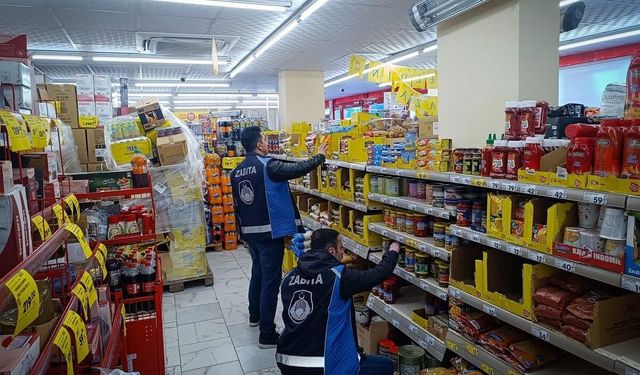 Çukurca’da Bayram öncesi market denetimleri yapıldı