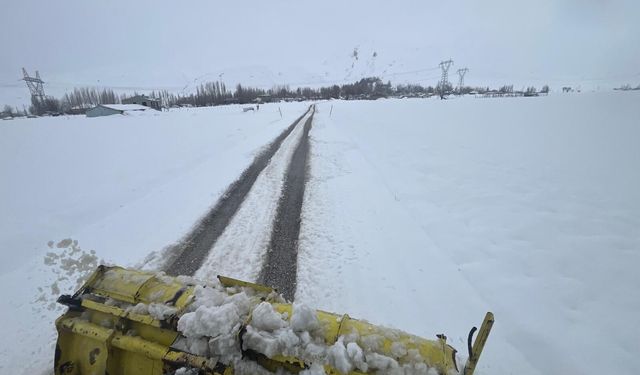 Hakkari’de 61 yerleşim yolu ulaşıma kapandı
