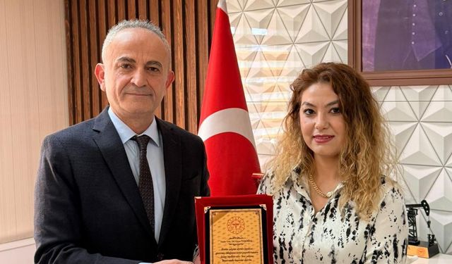 Hakkari’de sağlık yöneticilerine teşekkür plaketi