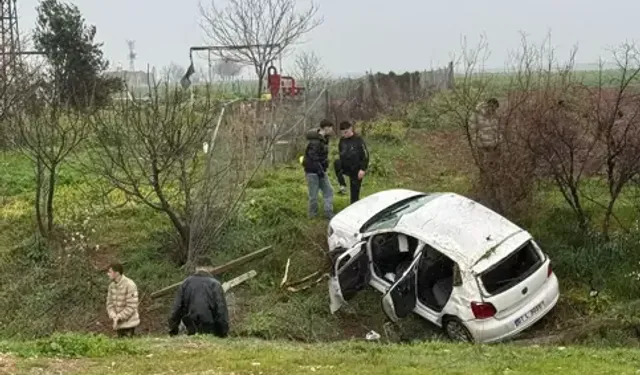 Kontrolden çıkan otomobil tarlaya uçtu: 4 yaralı