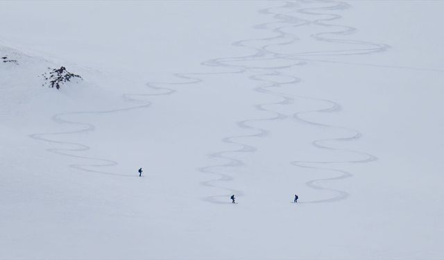 Van’ın dağları yabancı kayakçıları ağırladı