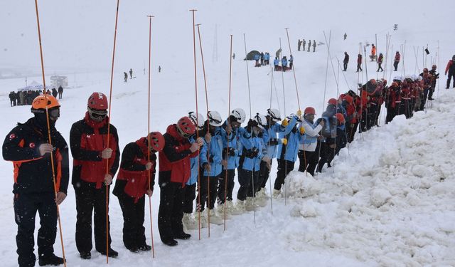 Bitlis’te 228 kişilik ekiple çığ tatbikatı