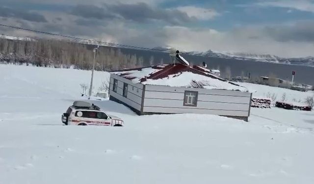 Bitlis'te ekipler, hasta kadın için seferber oldu