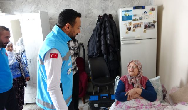 Yatalak hastaya evde diş tedavisi