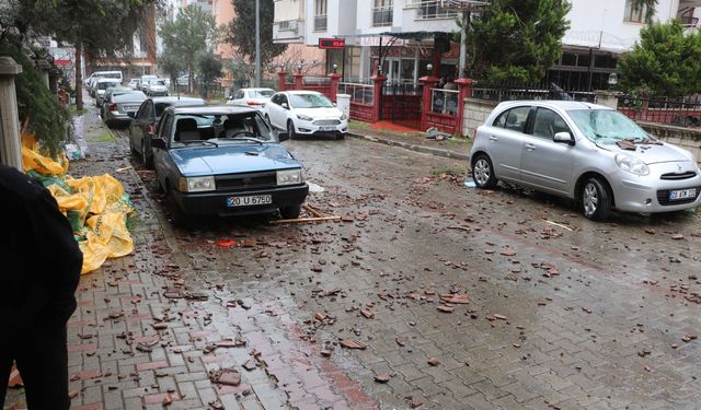 Kuvvetli rüzgar çatıları uçurdu