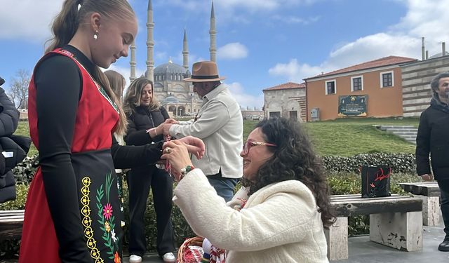 Edirne’de ‘Baba Marta’ etkinliği; bileklikler dağıtıldı