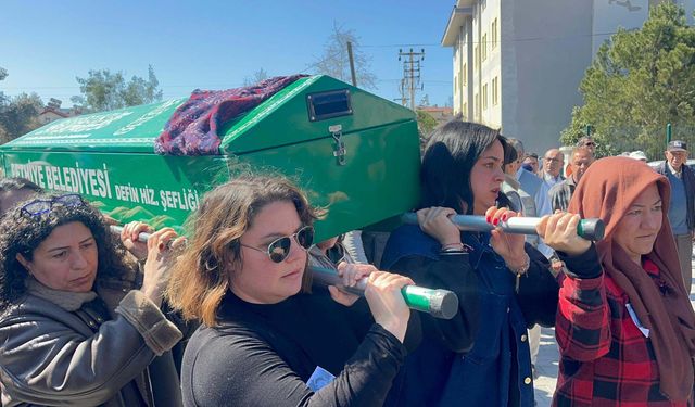 Eşi tarafından öldürülen Sermin’in tabutunu kadınlar taşıdı