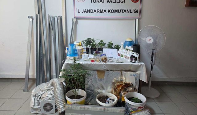 Evdeki 'kenevir serası'na jandarma baskını; 2 gözaltı