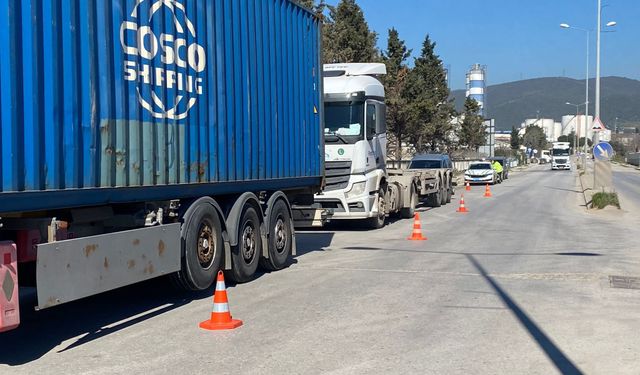 İki TIR’ın arasında sıkışıp öldü