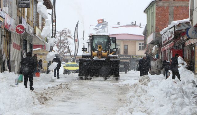 Karlıova'da 25 köy yolu ulaşıma kapandı