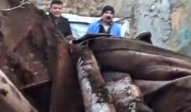 Ahır çöktü, çoban son anda kurtuldu