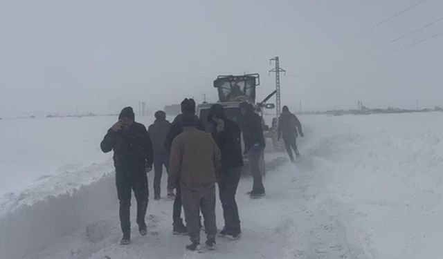 Kara saplanan 12 araç ve içindekiler kurtarıldı