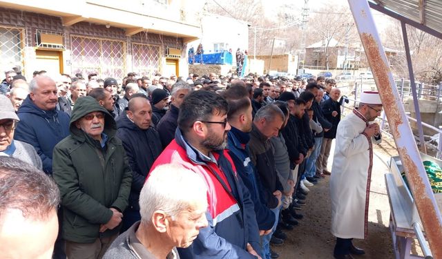 Göçükte ölen madenci son yolculuğuna uğurlandı