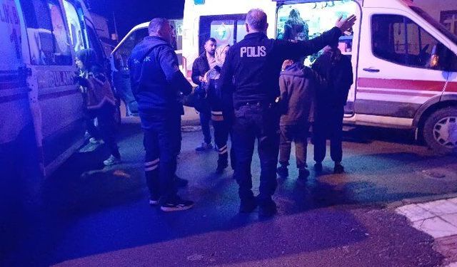 Komşular arasında bıçaklı ve sopalı kavga; 6 yaralı