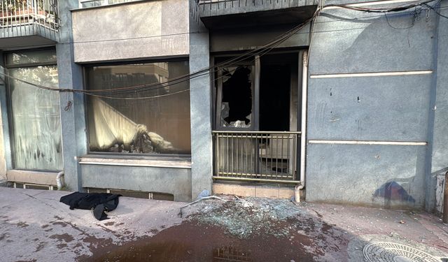 Komşusu ile tartışıp, kendi evini yaktı