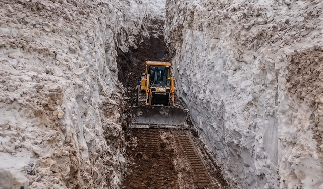 Hakkari’de 60 köy yolu ulaşıma açıldı