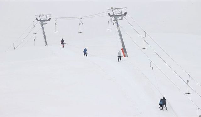 Kayak merkezlerinde en fazla kar Hakkari'de ölçüldü