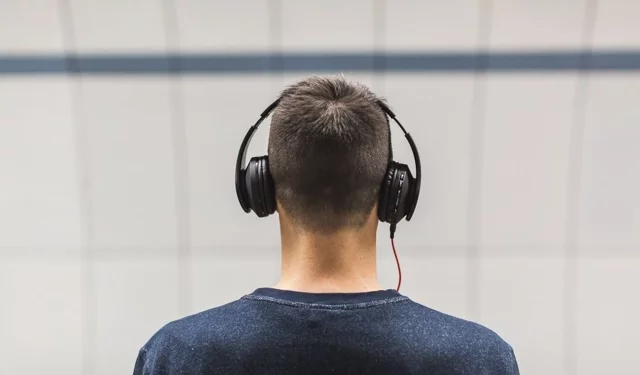 Kulaklık kullanımında 8 saat uyarısı