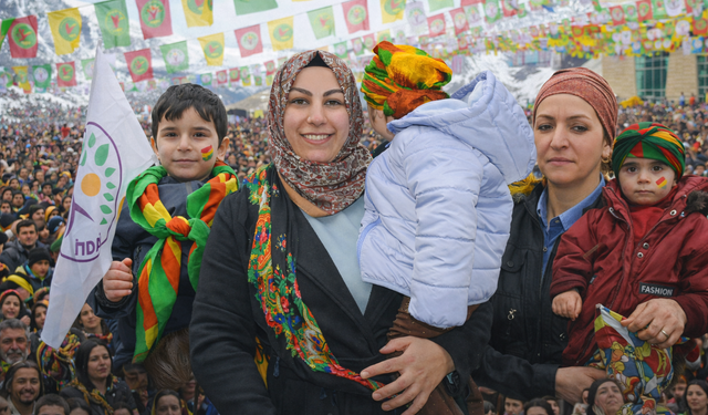 Hakkari’de Newroz coşkuyla kutlandı