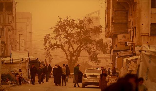 Gazze’de kum fırtınası hayatı zorlaştırdı