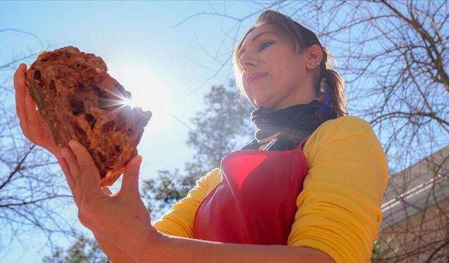 81 ilin tarihi yapılarını yarı değerli taşlara resmettiler