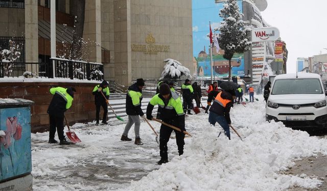 Van'da 216 mahalle ve mezra yolu ulaşıma kapandı