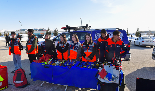 Van’da üniversitelilere afet eğitimi