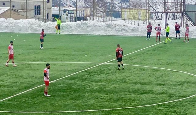 Yüksekova Belediyespor Durankaya'yı farklı yendi