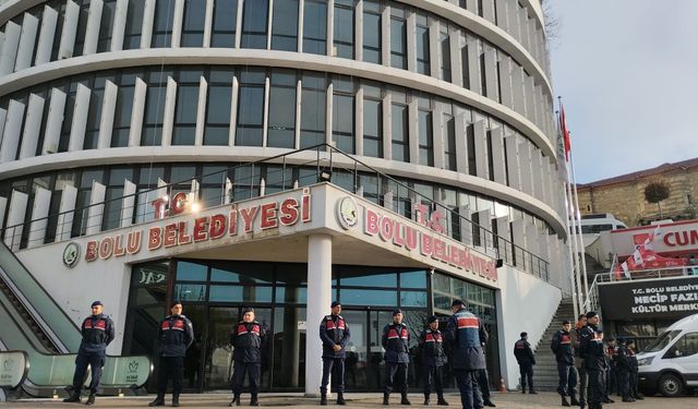 Jandarma ekipleri Bolu Belediyesi’nde arama yaptı
