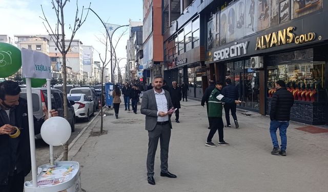 Yeşilay'dan Yüksekova'da bilgilendirme çalışması