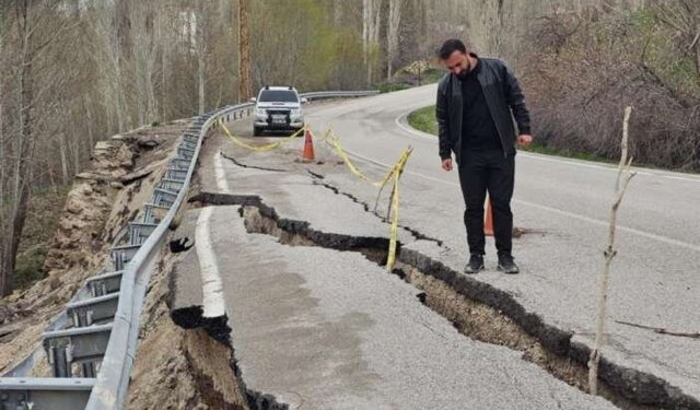 Hakkari'de bir yol daha kullanılamaz hale geldi