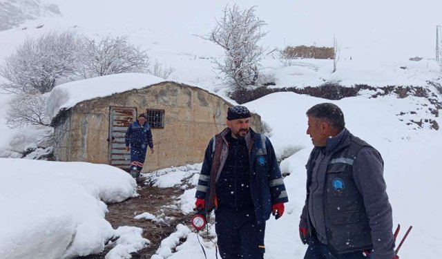 Hakkari’de ekipler gece gündüz su denetiminde