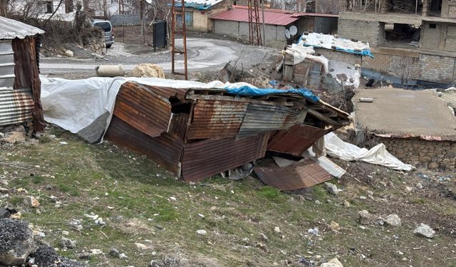 Şiddetli fırtına Hakkari’de hasara yol açtı