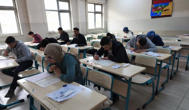 Hakkari'de Umre ödüllü bilgi yarışması düzenlendi