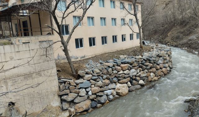 Hakkari’de olası taşkın riski DSİ müdahalesiyle engellendi