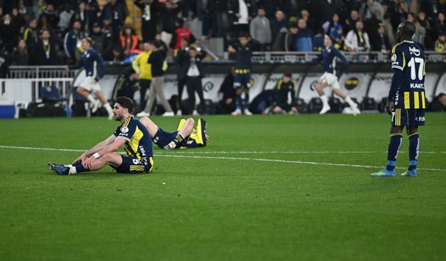 Fenerbahçe son dakikalarda yıkıldı