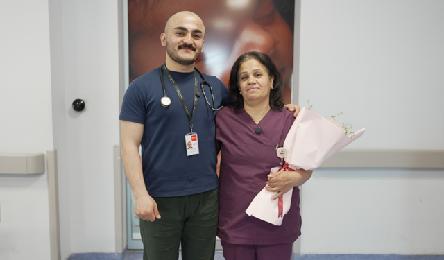 Doktordan ebe annesine anlamlı sürpriz