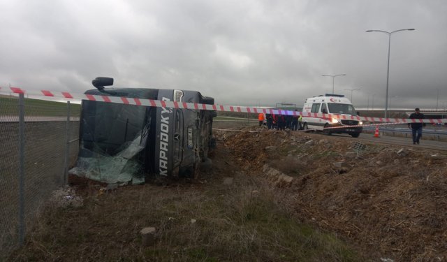 Tur otobüsü devrildi: 20 yaralı