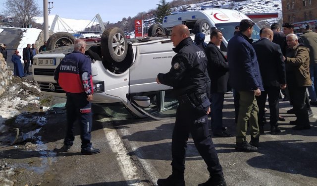Bitlis’te 2 ayrı kazada 12 yaralı